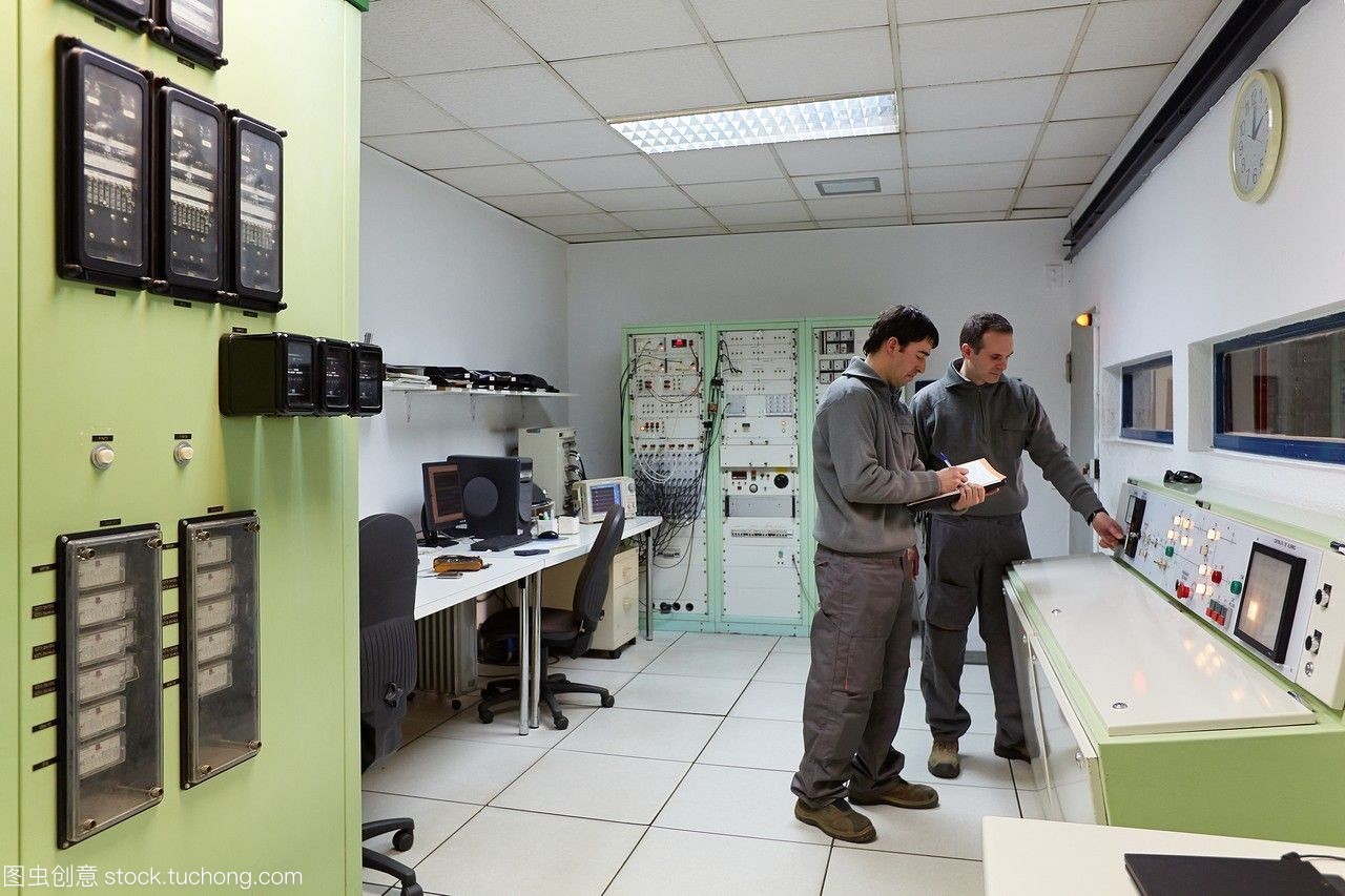 控制室。電力電子實驗室。電氣設備的認證。技術服務行業(yè)。bizkaiatecnalia研究和創(chuàng)新巴斯克的國家西班牙。